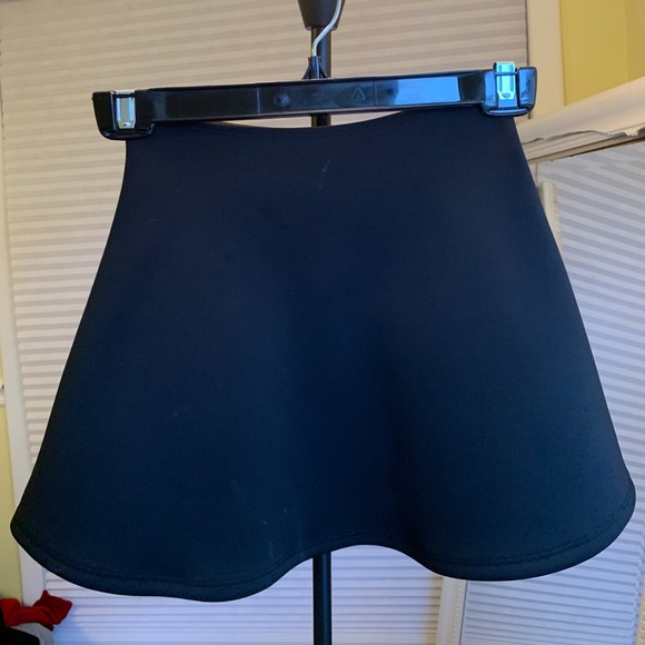 AMERICAN APPAREL BLACK SCUBA MINI SKATER SKIRT - Picture 3 of 4